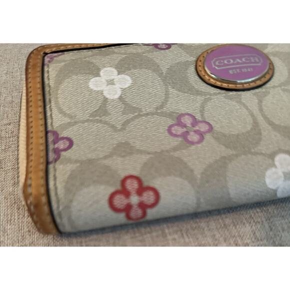 Coach Peyton Clover Signature Accordion zip around wallet canvas & leather - Picture 8 of 11